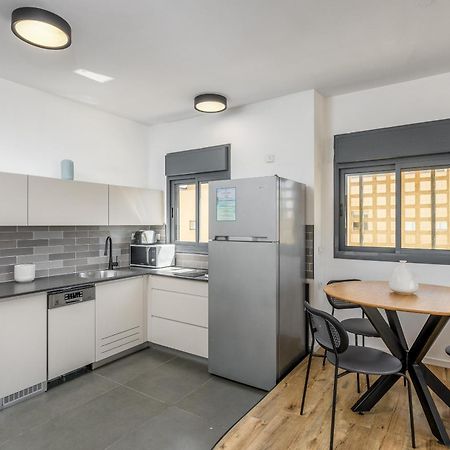 Modern & Sunny 1 Bdr W Balcony And Parking Apartment เทลอาวีฟ ภายนอก รูปภาพ