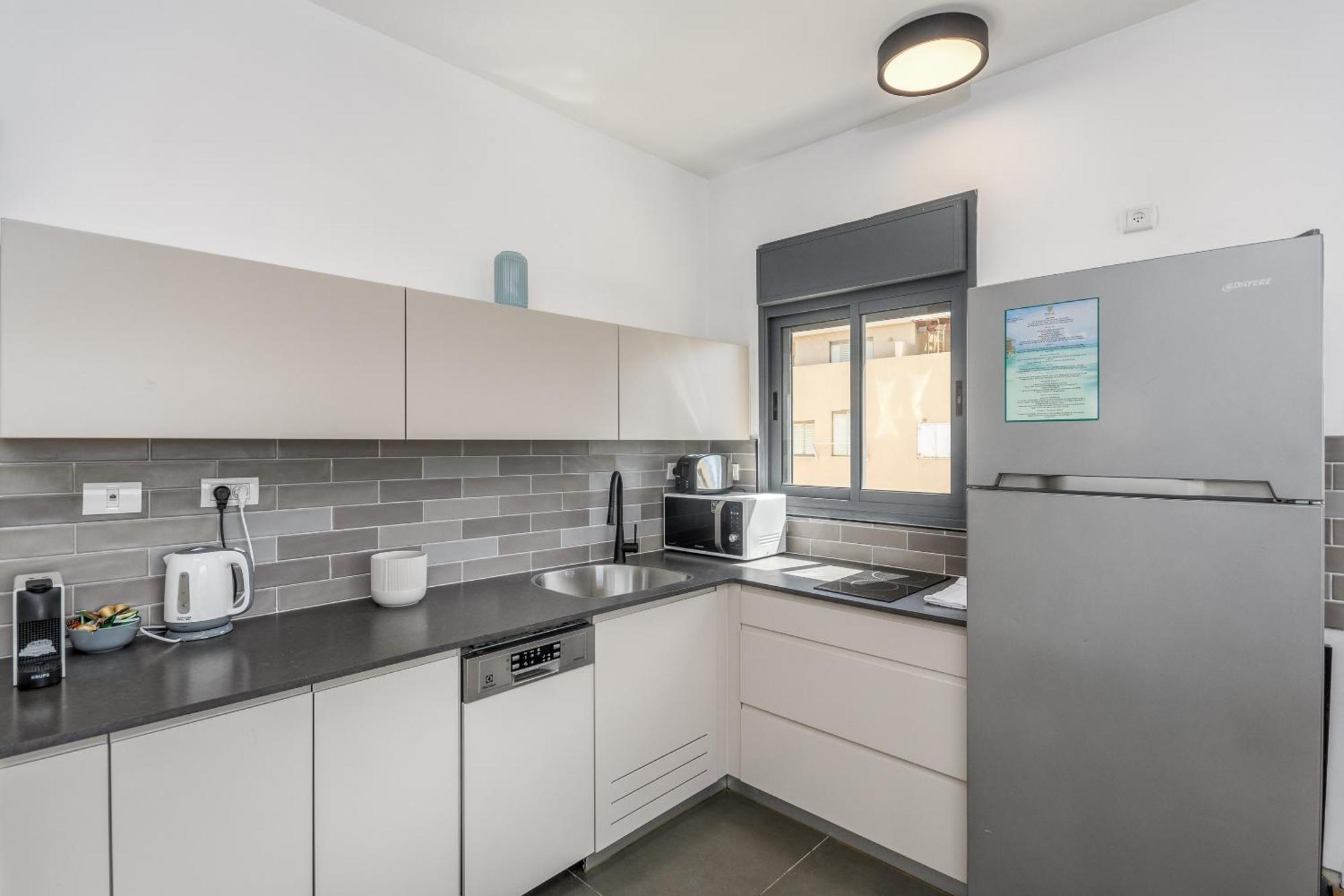 Modern & Sunny 1 Bdr W Balcony And Parking Apartment เทลอาวีฟ ภายนอก รูปภาพ