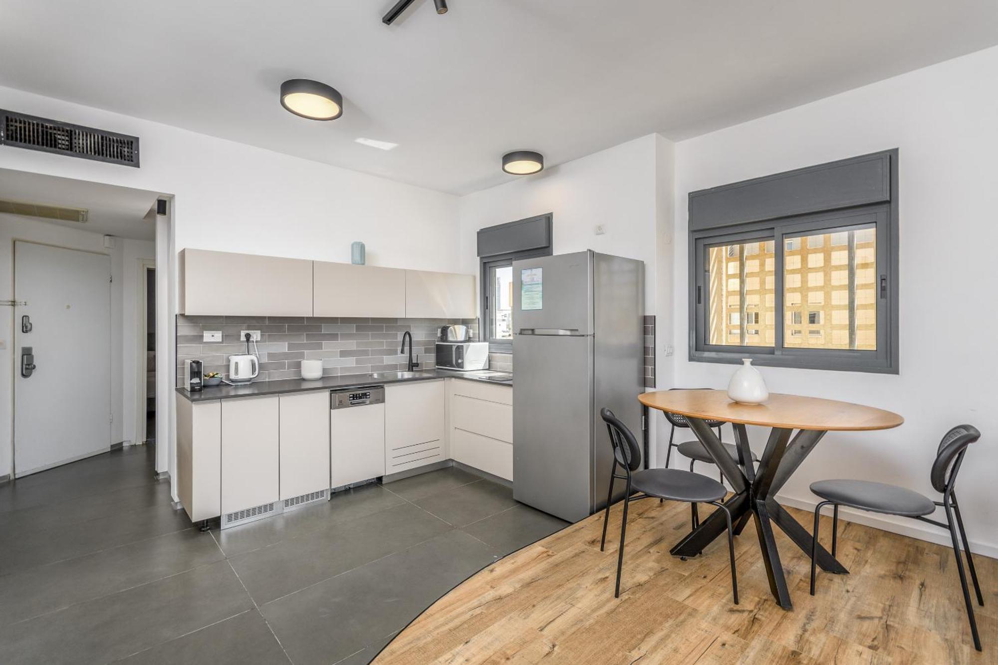 Modern & Sunny 1 Bdr W Balcony And Parking Apartment เทลอาวีฟ ภายนอก รูปภาพ